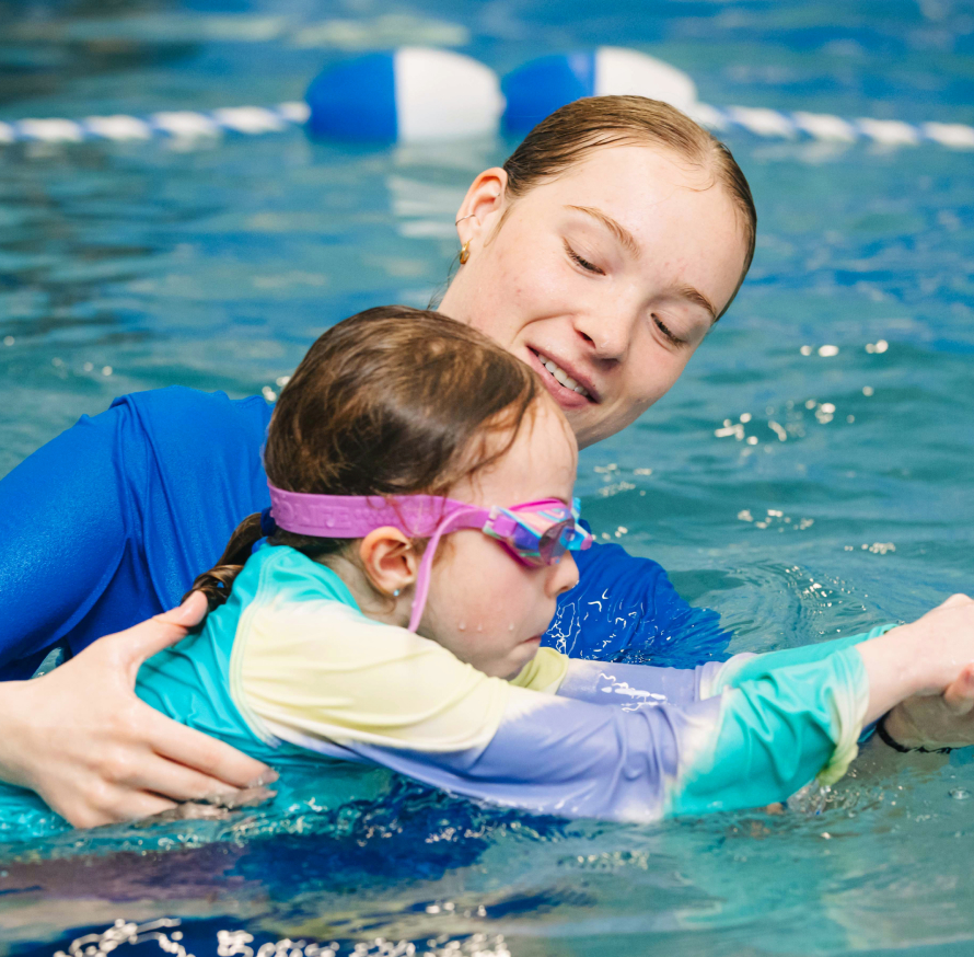 Britt, Instructrice de natation