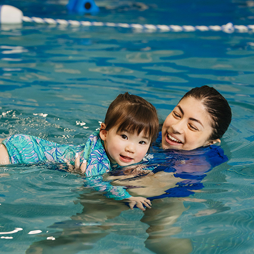 Olivia, Instructrice de natation